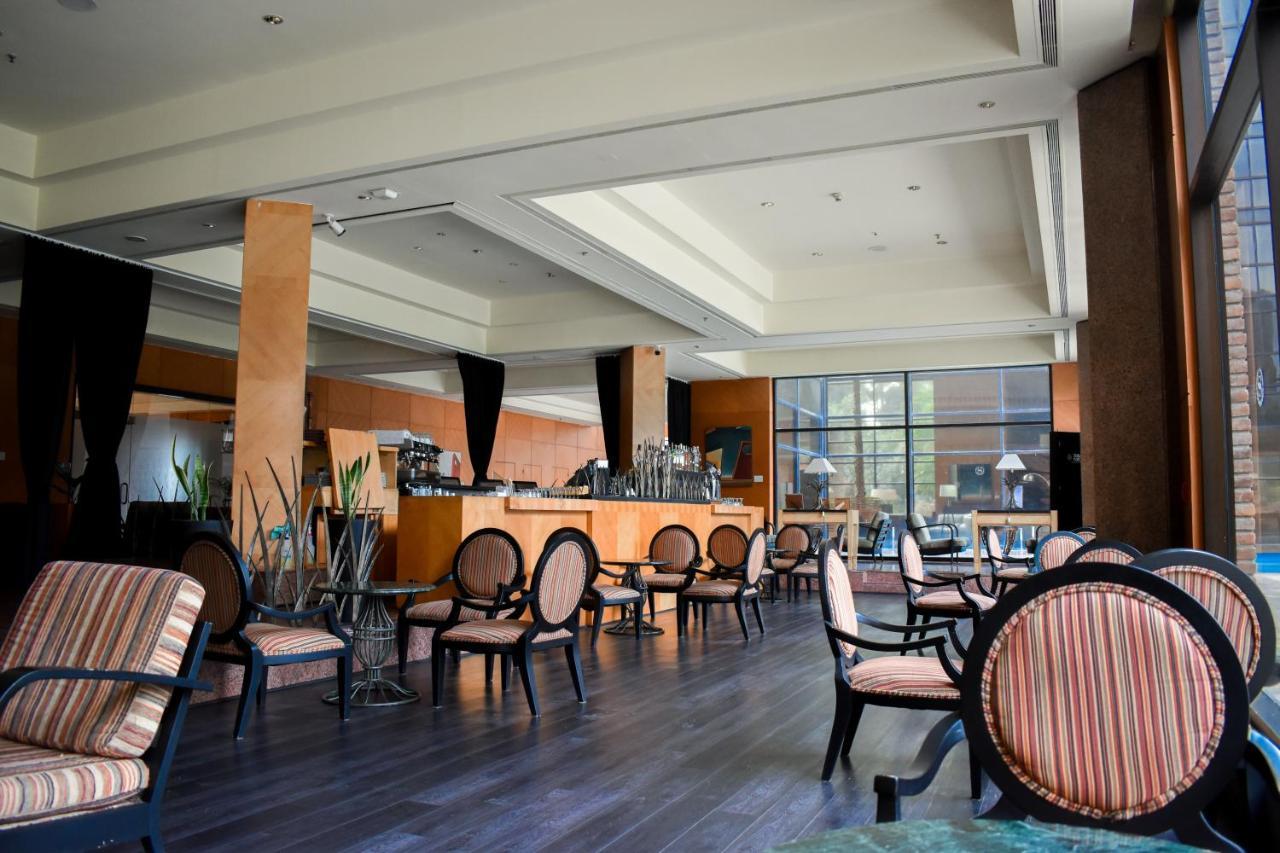 Sheraton Pilar Hotel & Convention Center Exterior foto