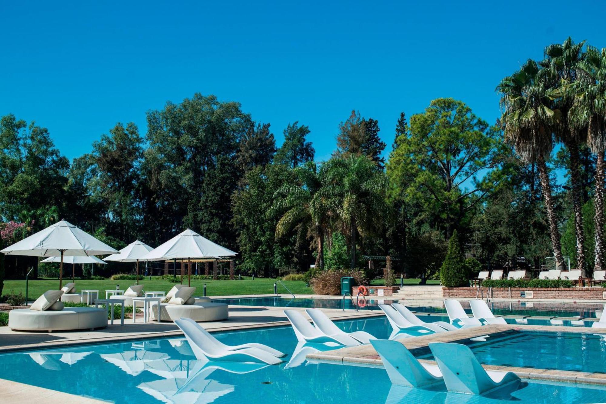 Sheraton Pilar Hotel & Convention Center Exterior foto